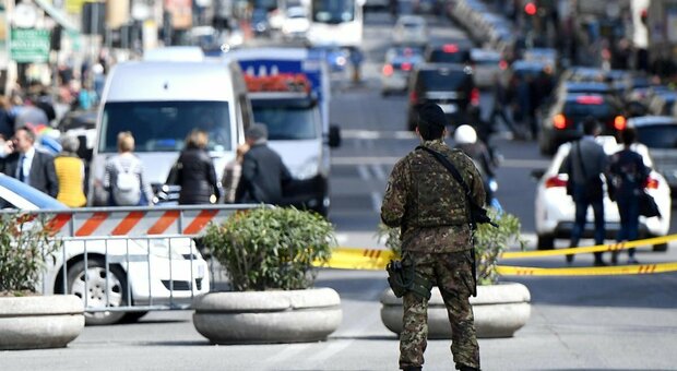 Terrorismo, sale l’allerta anche a Roma: duecento obiettivi monitorati. Più verifiche negli aeroporti