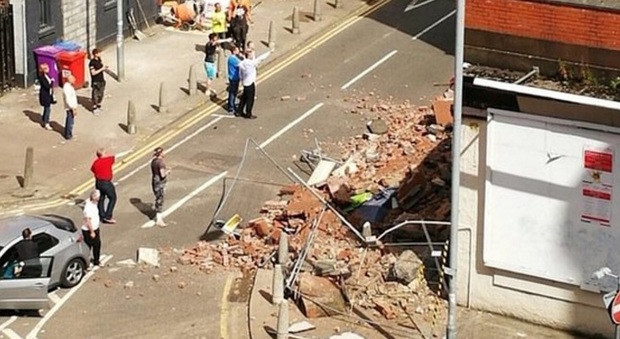 Glasgow, muro crolla in un ristorante italiano. "Era pericolante"
