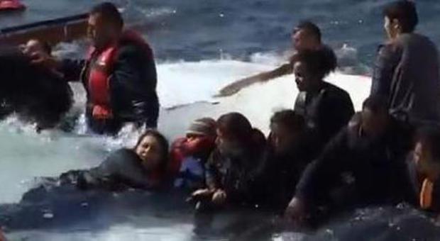Naufragio a Rodi: 3 morti, anche un bimbo. Duecento a bordo, si temono molte più vittime