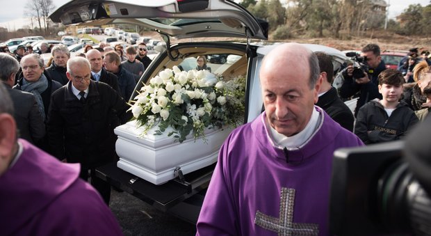 Vasto, i funerali di Italo: "Il tuo sorriso nei nostri cuori"