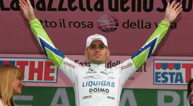 Grida "Terroni" mentre passa al Giro d'Italia, scoperto il ciclista: "Mi hanno frainteso"