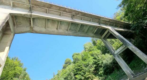 Ponte lungo la Salto-Cicolana in un preoccupante stato strutturale Le foto del ponte Vascone