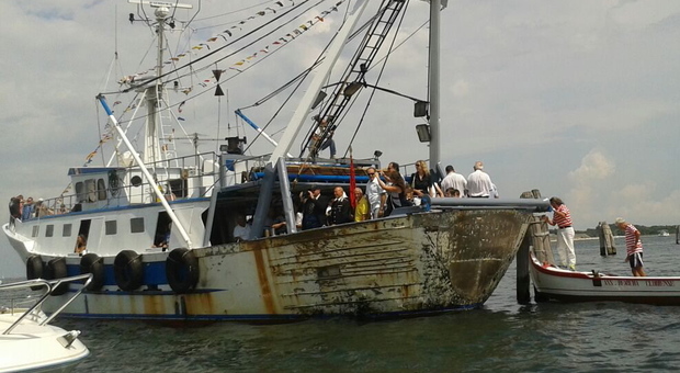 Caro gasolio, i pescatori di Chioggia "rimettono" le licenze