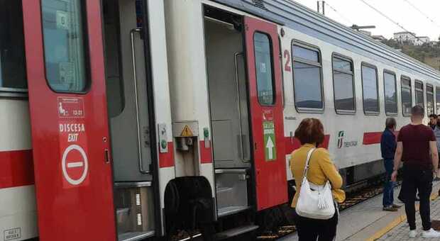 Coincidenza persa per un ritardo del treno: rimborsati 144 euro di taxi a due studenti