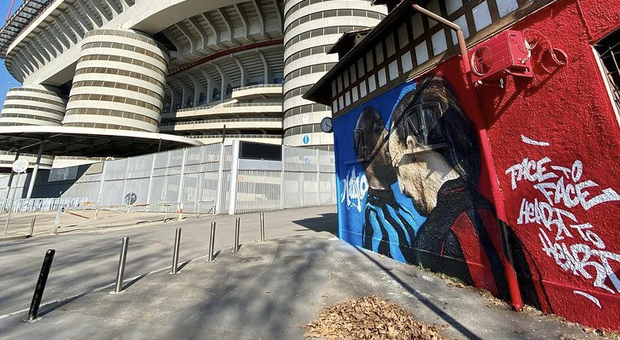 A Milano è già derby: la lite Ibrahimovic-Lukaku diventa un murale a San Siro Foto Instagram
