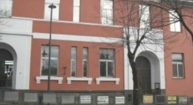 Lezioni in inglese a 500 euro all'Ic "Nicolini" di Capranica in orario scolastico, esplode la protesta: «E' una discriminazione»