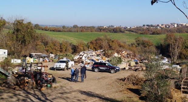 Roma, terreno del Parco di Veio trasformato in una discarica di rifiuti pericolosi: denunciato 49enne