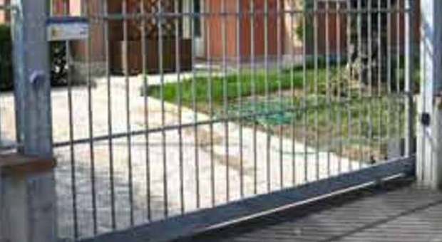 Brindisi choc, bimbo di 7 anni muore schiacciato sotto il cancello della sua villa