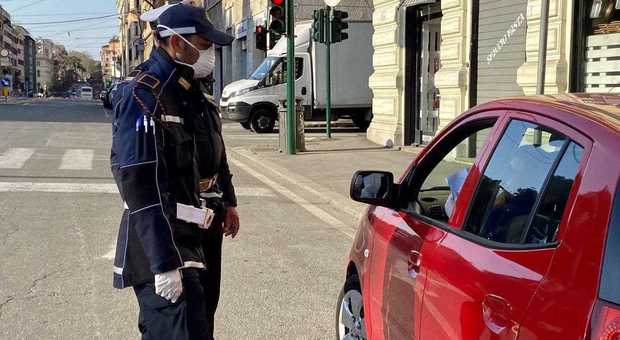 Coronavirus a Roma, nel weekend 30mila controlli e 200 denunciati dalla Polizia locale