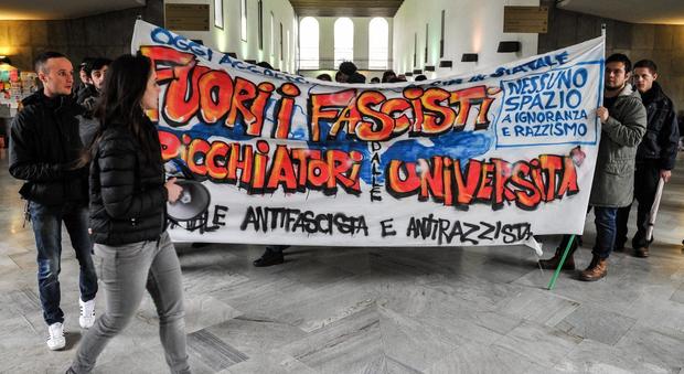 Università Statale di Milano, i collettivi: «Aggrediti dai neofascisti in biblioteca»