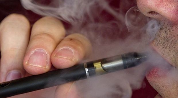 USA, stretta sulle sigarette elettroniche: Trump pronto a vietarle