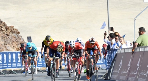 Dubai Tour, Colbrelli vince la quarta tappa e Viviani resta leader. Domani ultima tappa