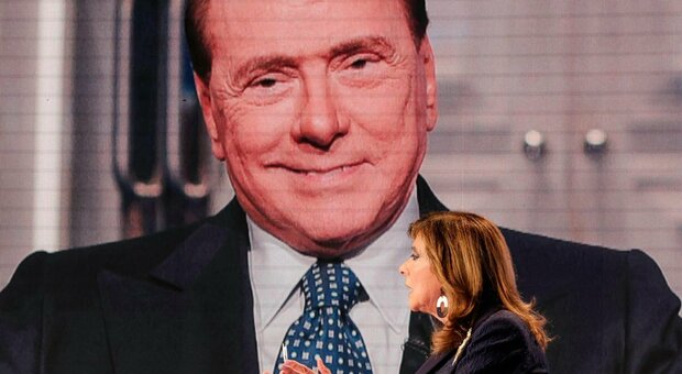 La morte Berlusconi e il diritto di criticare l'insegnante (militante) che "vuole fare la sua parte"