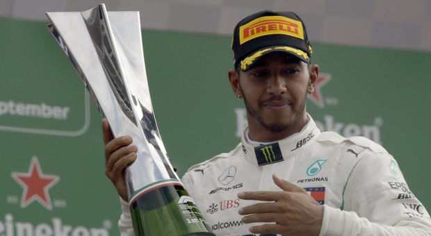 Gp Italia, Hamilton risponde ai fischi: «Accetto la vostra sfida»