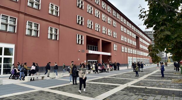 Milano, l'Università Bicocca cancella un corso su Dostoevskij poi fa retromarcia. Polemica sui social