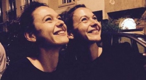 Parigi, Emilie e Charlotte, gemelle dalle vite diverse uccise al Carillon: si erano incontrate per un drink