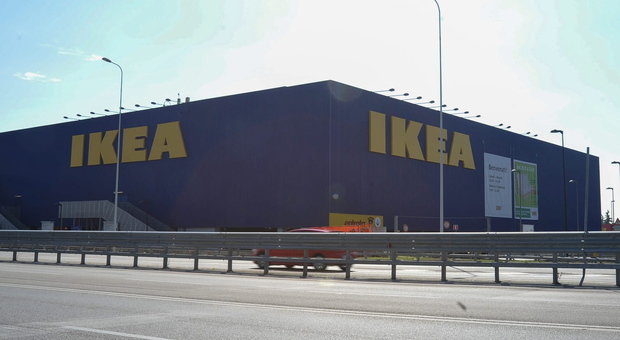 Area giochi dell'Ikea negata a bimbo autistico, genitori: «Ora i danni»