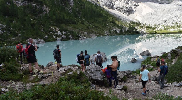 Lago del Sorapis: i russi in testa alla classifica dei turisti più cafoni