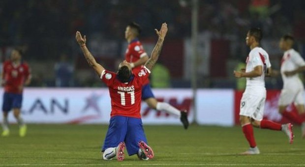 Doppio Vargas, Perù fuori a testa alta Il Cile festeggia la finale dopo 28 anni