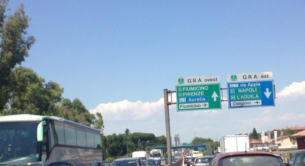 Roma, incidente sulla via Pontina: si circola su una sola corsia