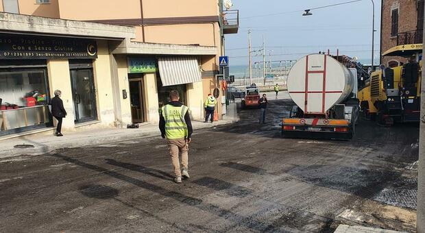 C’è il cantiere per gli asfalti: traffico in tilt a Palombina