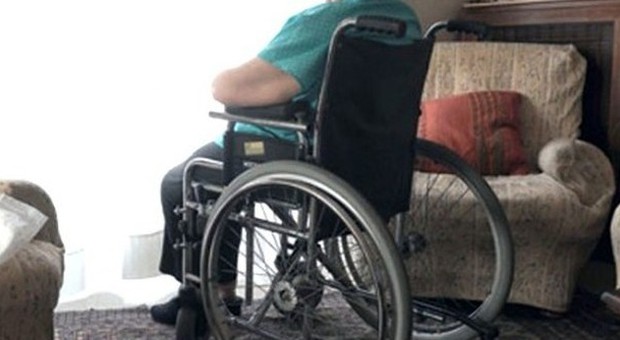 Torino, medico si finge paraplegico: arrestato
