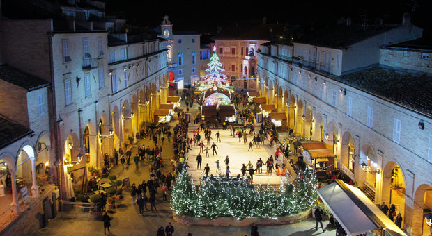 Natale a Fermo ormai è un format, arrivano altri 40mila euro dalla Regione. Simoni: «Una scelta vincente»