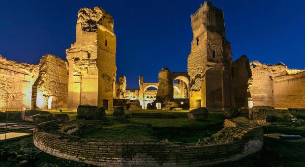 Una notte a Caracalla tra i segreti imperiali: tour guidati tra aule, palestre e domus