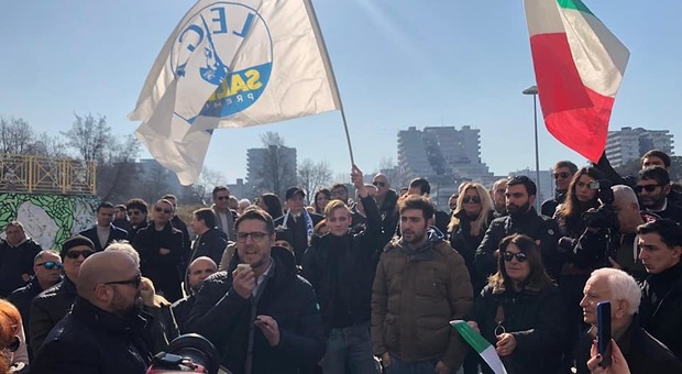 Napoli, la Lega in piazza a Scampia: «Più presidi di legalità e meno centri sociali»