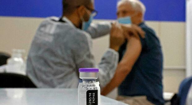Vaccino anti Covid, in Israele dati confortanti: «Uno su tre lo ha già ricevuto». Dosi ai liceali per la maturità