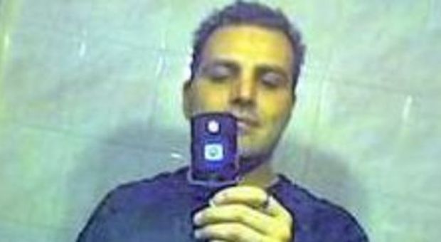 Vigilante si suicida nella metro Barberini Aveva paura di perdere il lavoro Il gesto spiegato in due lettere