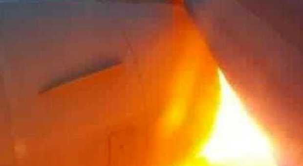 Fiumicino, motore a fuoco a bordo di un Airbus in fase di decollo