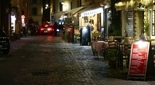 Coprifuoco a Roma, i ristoratori: «Saremo costretti a chiudere». E alcuni già eliminano la cena