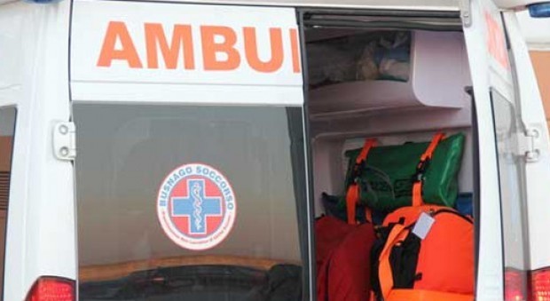 Paziente tenta di uscire dall'ambulanza in corsa sulla Salerno-Reggio Calabria