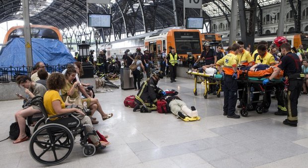 Barcellona, incidente ferroviario in stazione: almeno 50 feriti