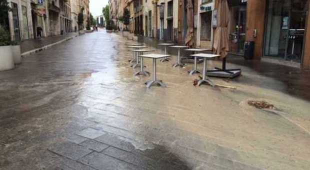 Maltempo, pesanti danni ad Ancona Buche e pavimentazione a pezzi