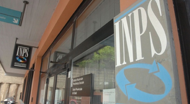 Una sede dell'Inps (Istituto nazionale previdenza sociale) di Chieti
