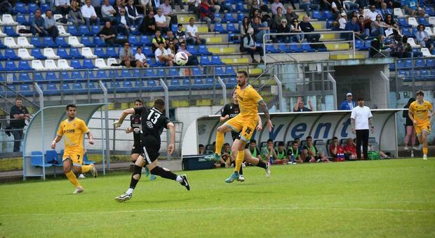 Calcio Serie D. Treviso battuto 2-0 dal Montecchio al Tenni: primo ko di Perticone. Domenica prossima il playoff con il Bassano