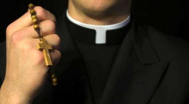'Ndrangheta, tentata estorsione e messaggi a sfondo sessuale a ragazza disabile: 2 sacerdoti a processo