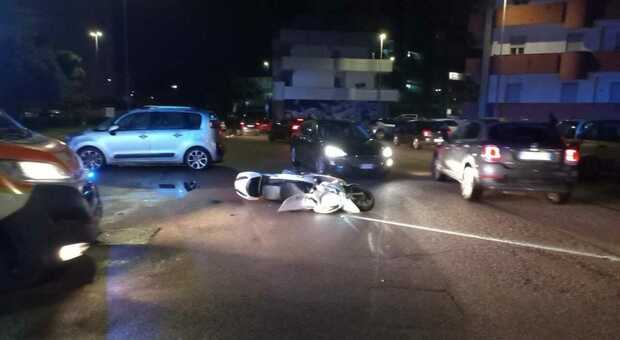 Incidente stradale in zona stadio: auto contro scooter. Anziano finisce in ospedale