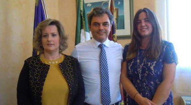 Il sindaco con Susanna Garbo (sx) e Alessandra Sguotti (dx)