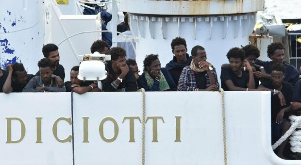 Migranti, proclamato los tato d'emergenza. «Ora espulsioni più rapide»