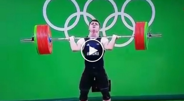 Rio 2016, pesi: infortunio choc, esce il gomito all'armeno Karapetyan