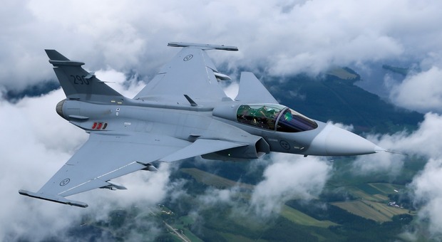 Kiev in attesa degli F-16 punta ai Gripen: più facili da pilotare possono trasportare anche i missili Meteor. Caratteristiche e come funzionano