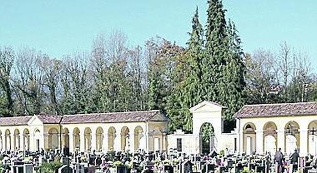 Gestione dei cimiteri: «Situazione caotica»