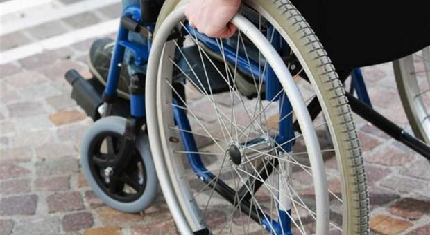 Trasporto disabili, 18 bimbi in difficoltà nel Casertano: «Peggio della quarantena»