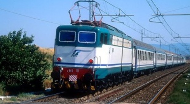 Investito sui binari dal treno regionale: caos e ritardi sulla Verona-Venezia