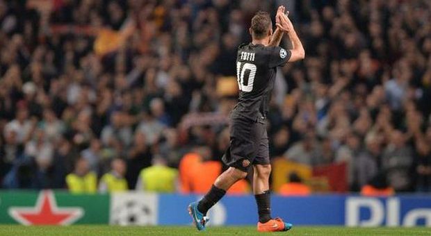 Il Manchester sbagliava con Totti: il suo primo gol in Inghilterra è del 1992 La polemica su Twitter continua