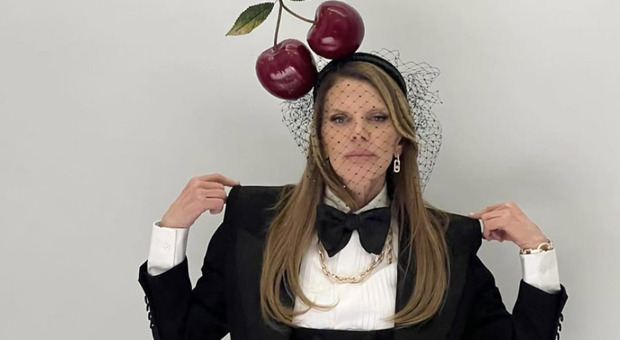 Anna Dello Russo: «Il matrimonio? Un errore, è durato meno di un mese. Non ho tempo per avere una famiglia»