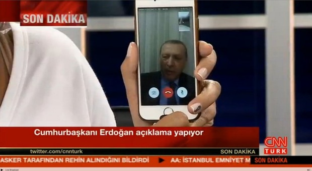 Colpo di Stato in Turchia, Erdogan: «Sono ancora il presidente, resistete»
